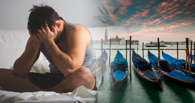 Uomo sul letto preoccupato con sfondo laguna di Venezia.